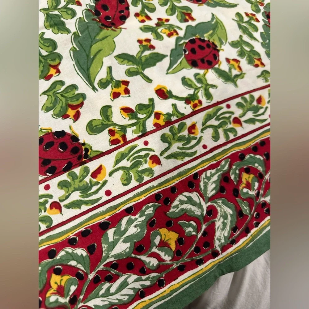 Pomegranate vintage 100% cotton tablecloth with  6 matching napkins 60x 90 in